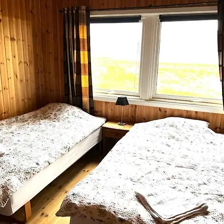 Holiday home Smasletta Lodge, Kvaloya *